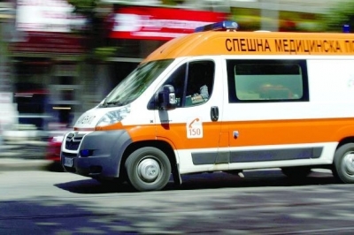 Трима ранени при катастрофа между тролей и кола в Бургас