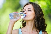 Пийте поне 2 литра вода на ден в жегите