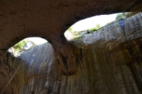 Ако планувате разходка до пещера "Божиите очи" на 17-ти април-отложете я, ще снимат филм с мечка
