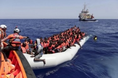 Спасиха над 1 300 мигранти в Средиземно море за ден