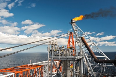 Страните от ОПЕК+ договориха рекордно намаление на добива на петрол 