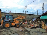 Общината премахна 20 незаконни постройки в кв. „Победа“
