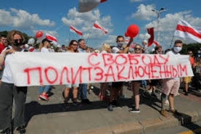 Стотици хиляди протестираха в Минск срещу Лукашенко