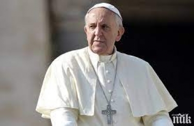 Папа Франциск намалява с 10% заплатите на кардиналите