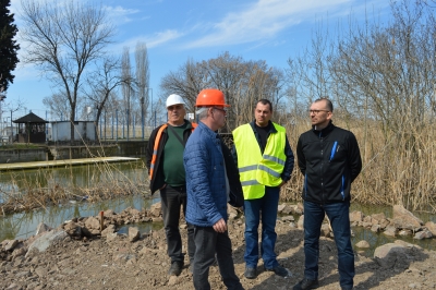 Губернаторът инспектира на място дейностите по почистване на канала "Езеро Вая -Черно море"