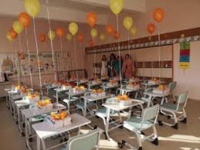 Дигитални класни стаи за 2 000 първокласници в Бургас 
