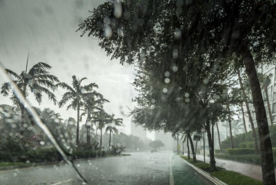 Ураганът Дъглас се приближава към Хаваите