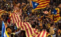Арести на сепаратистки лидери, Испания върви надолу