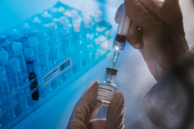 Индия тества три ваксини против COVID-19, готова е да ги произвежда 