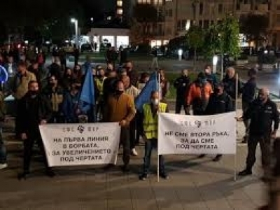 Стотици служители на МВР от няколко града на протест в Бургас 