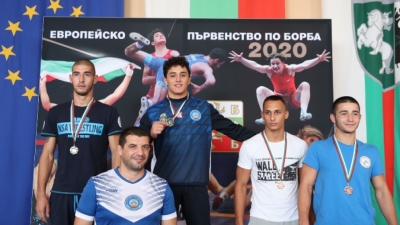  Куп медали за младите състезатели по борба на Бургас 