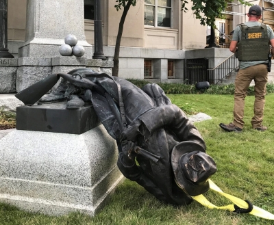 Масово премахване на паметници и статуи в Ричмънд, щата Вирджиния