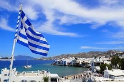 ОТ ДНЕС: Маските стават задължителни на плажовете в Халкидики и Миконос