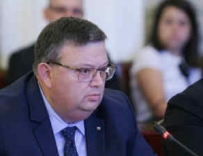 Цацаров поиска имунитета на 6-ма депутати 