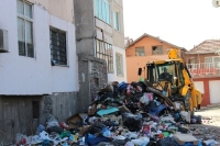 13 самосвала с 49 курса извозиха събраните отпадъци в извънредна акция за почистването на „Столипиново”