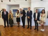 Емоционално откриване на изложбата за 24 май, Милена Казакова получи приза "Млад художник" на Бургас