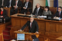 Парламентът гласува въвеждане на извънредно положение за един месец 