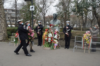 Със заупокойна молитва и поднасяне на венци и цветя Бургас отдаде почит към делото на Васил Левски