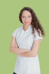 Надя Йорданова, фармацевт: Възможността да контактувам с хора и да им помагам извади на светлина човечността ми