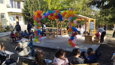 На нов еко кът се радват децата в ДГ „Калина Малина“ 