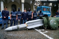 Италианската полиция откри бойна ракета при операция срещу нацисти