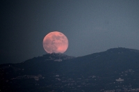 Тази нощ ще видим ”розова Луна”