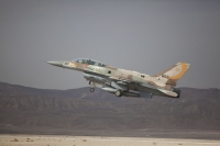 Израелски военни погрешка обстрелваха израелски пътнически самолет 